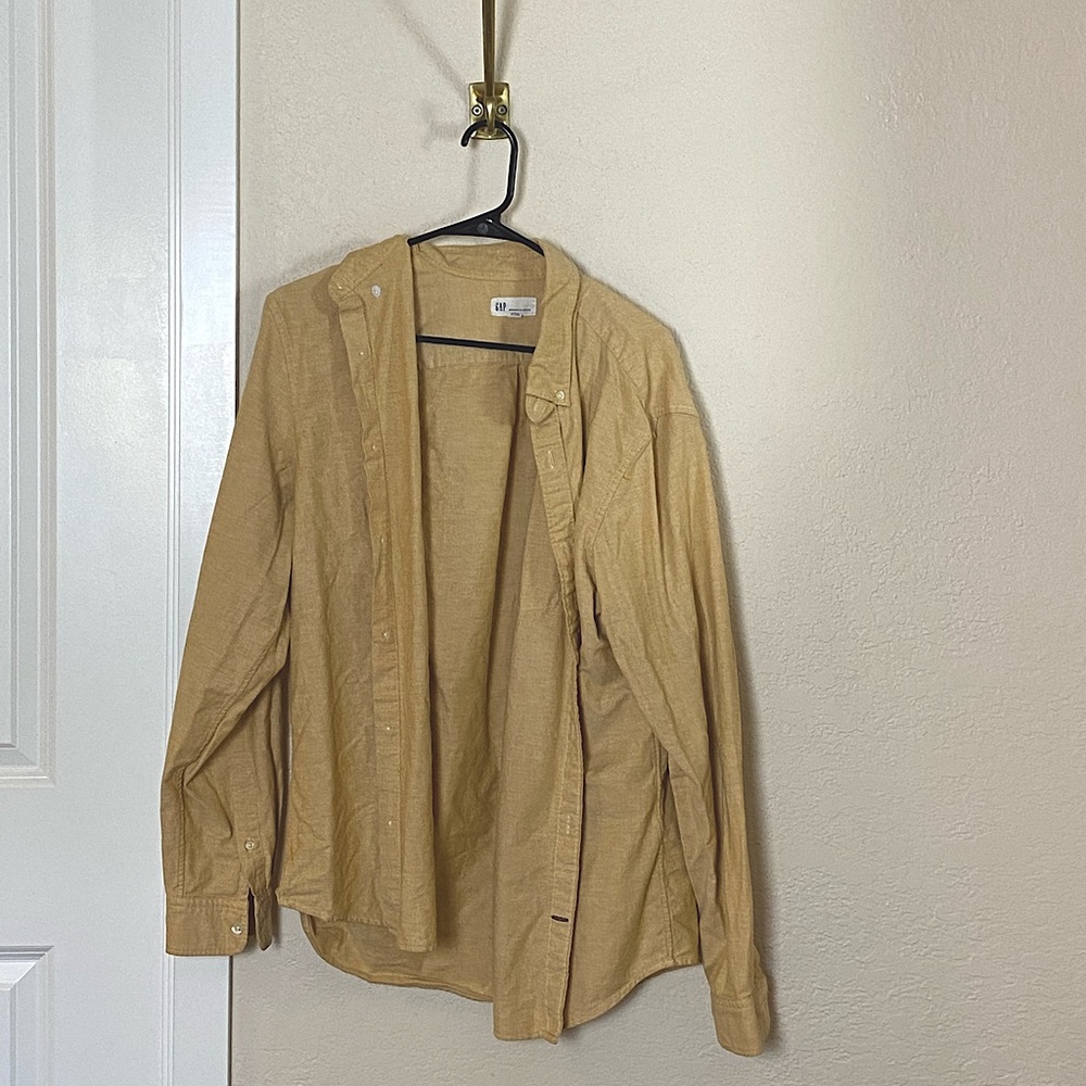 Soft yellow men’s button up shirt size large. Casualwear